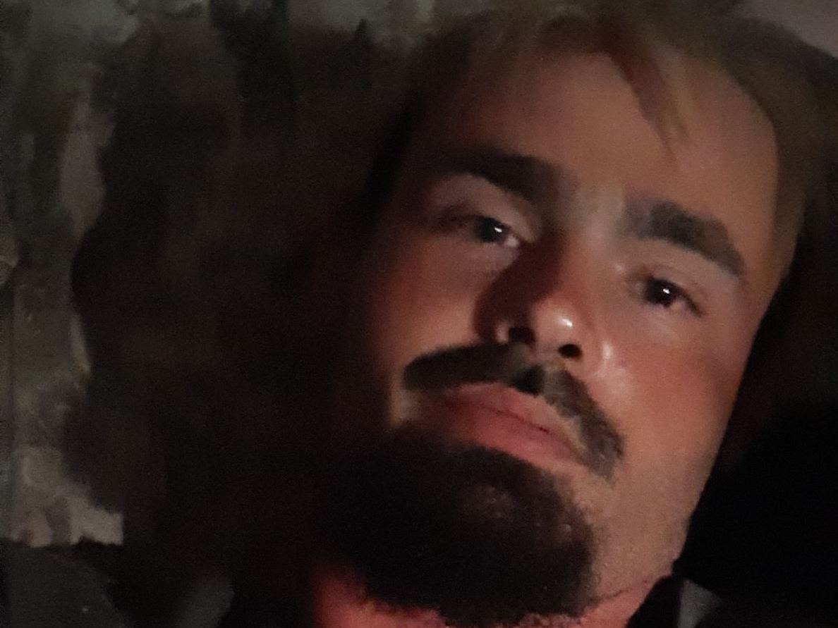 Foto de perfil de modelo de webcam de B4IFURU18 