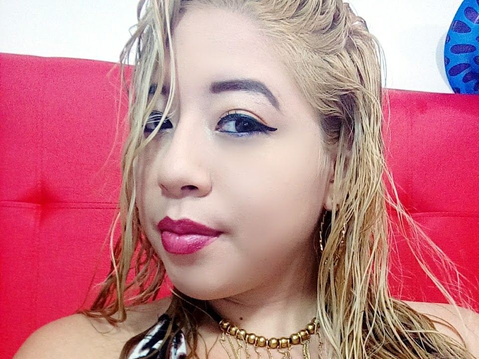 Imagen de perfil de modelo de cámara web de adelle_charm