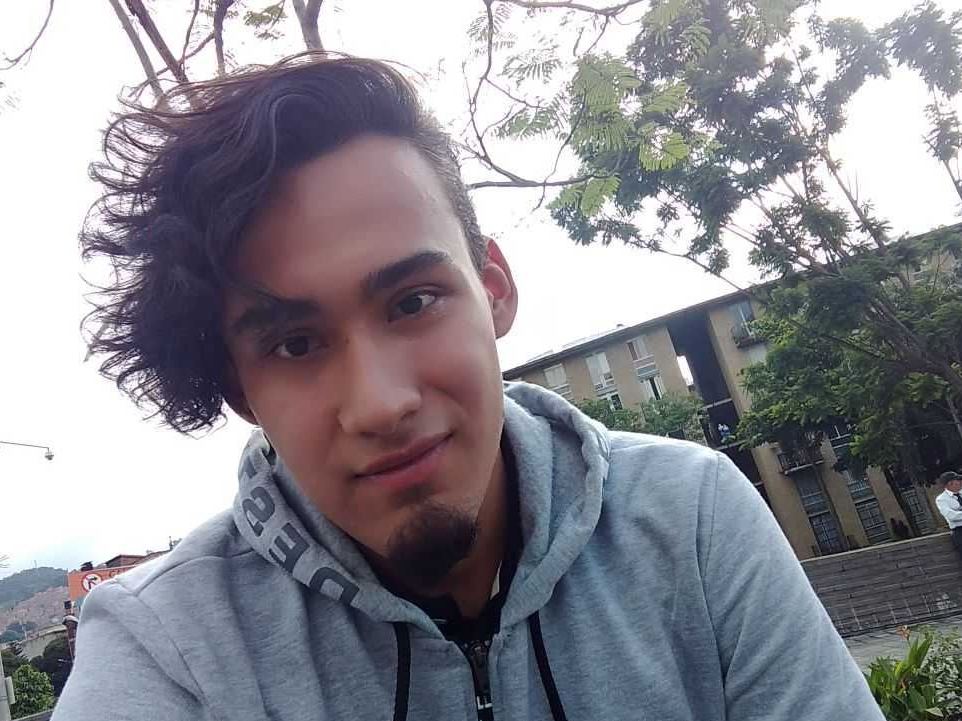 Image de profil du modèle de webcam 4us1and3r