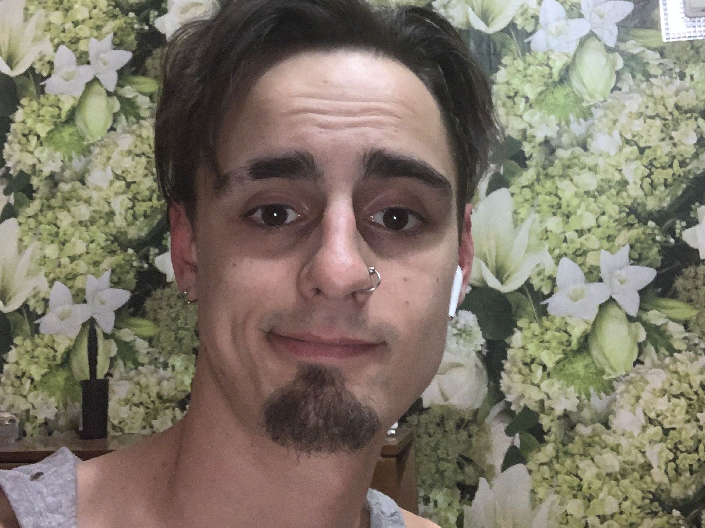 Image de profil du modèle de webcam Etiene