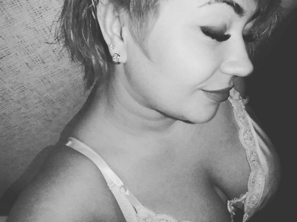 Image de profil du modèle de webcam Adeline26