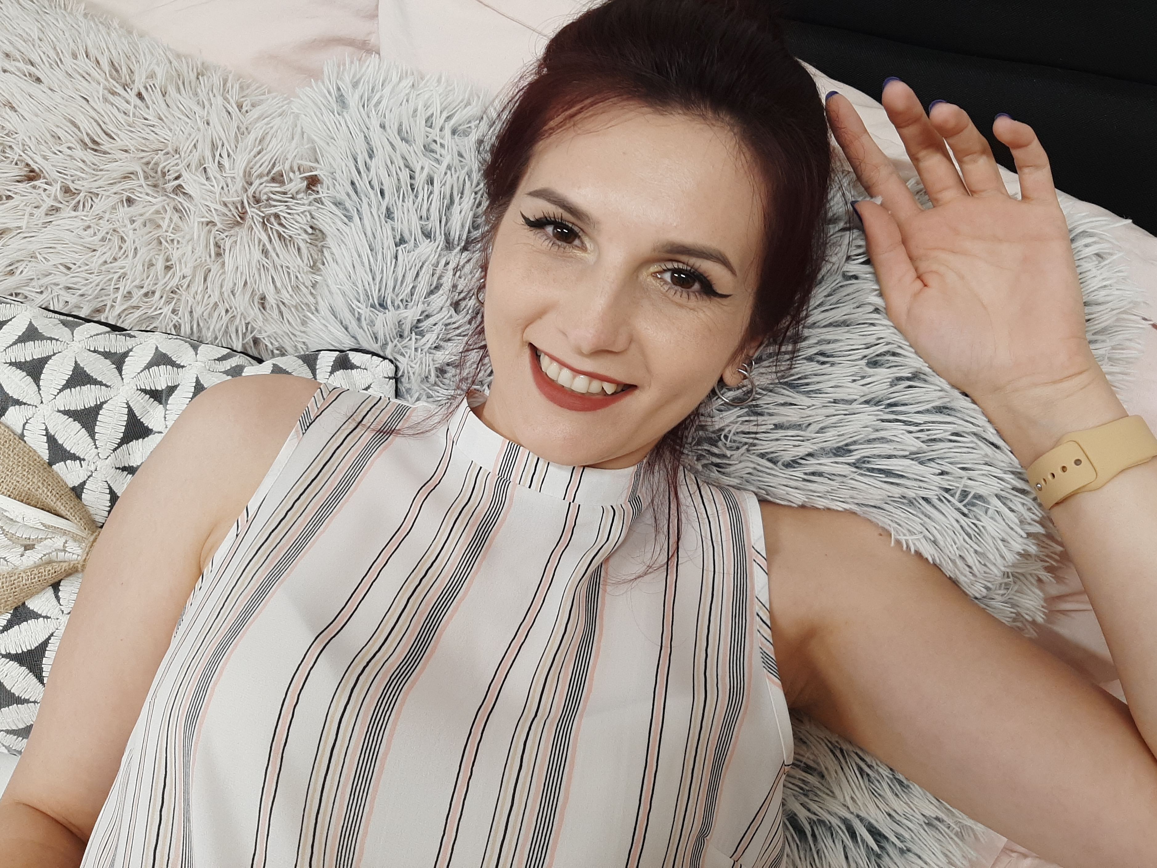 ARIELE profilbild på webbkameramodell 