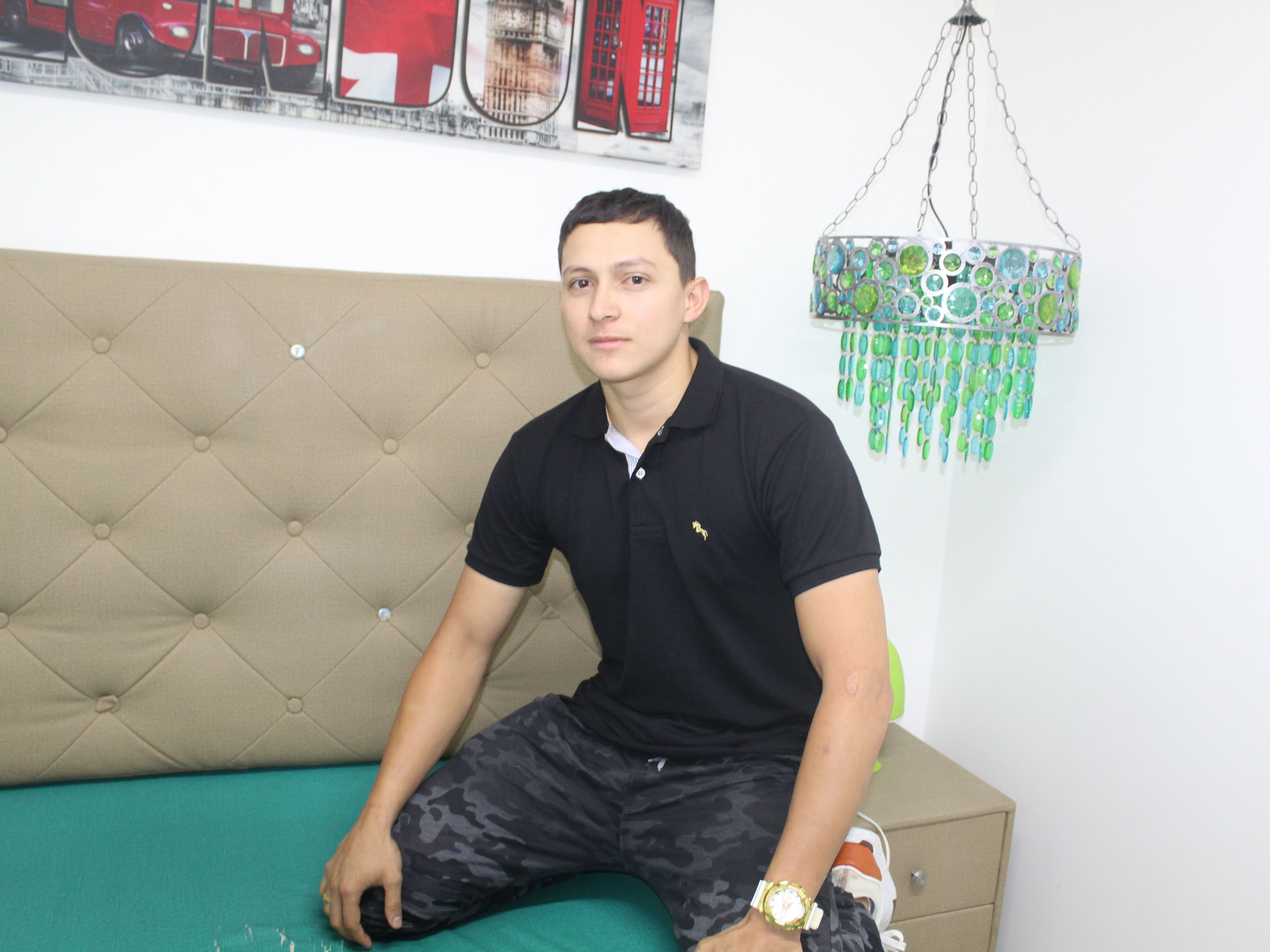 Imagen de perfil de modelo de cámara web de TaylorLatinBoy