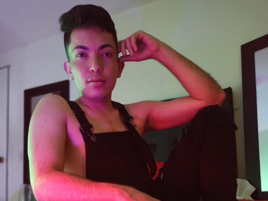 clover_luck cam model profile picture 