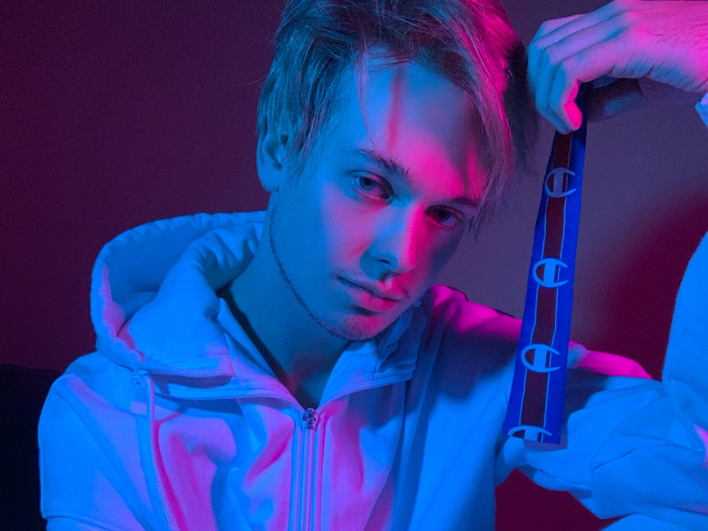hugothekid immagine del profilo del modello di cam