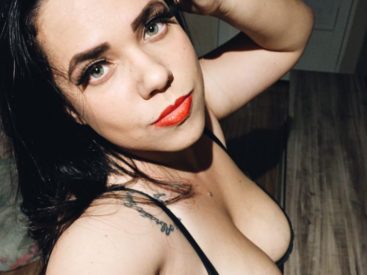 Image de profil du modèle de webcam Yummy_Mommyy