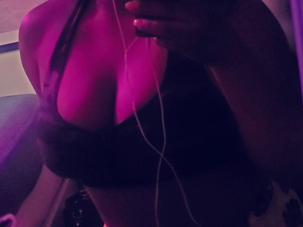 Image de profil du modèle de webcam NikitaDrummer