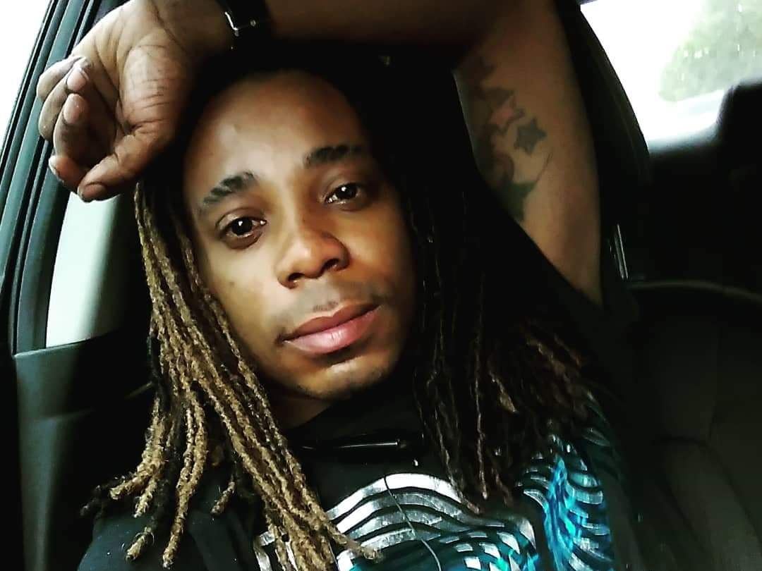 FLYGUY100 profilbild på webbkameramodell 