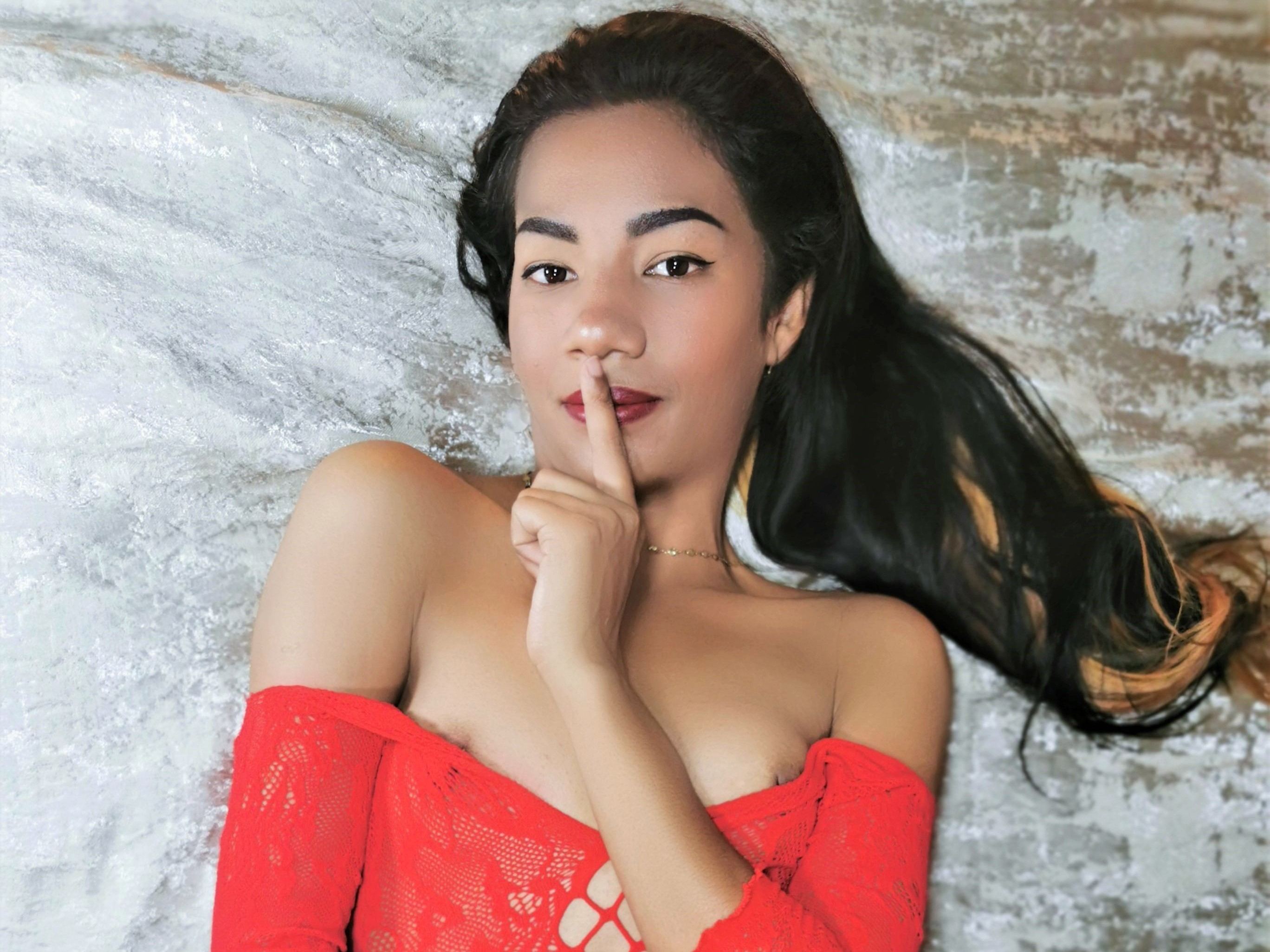 Image de profil du modèle de webcam Naughty_Aria
