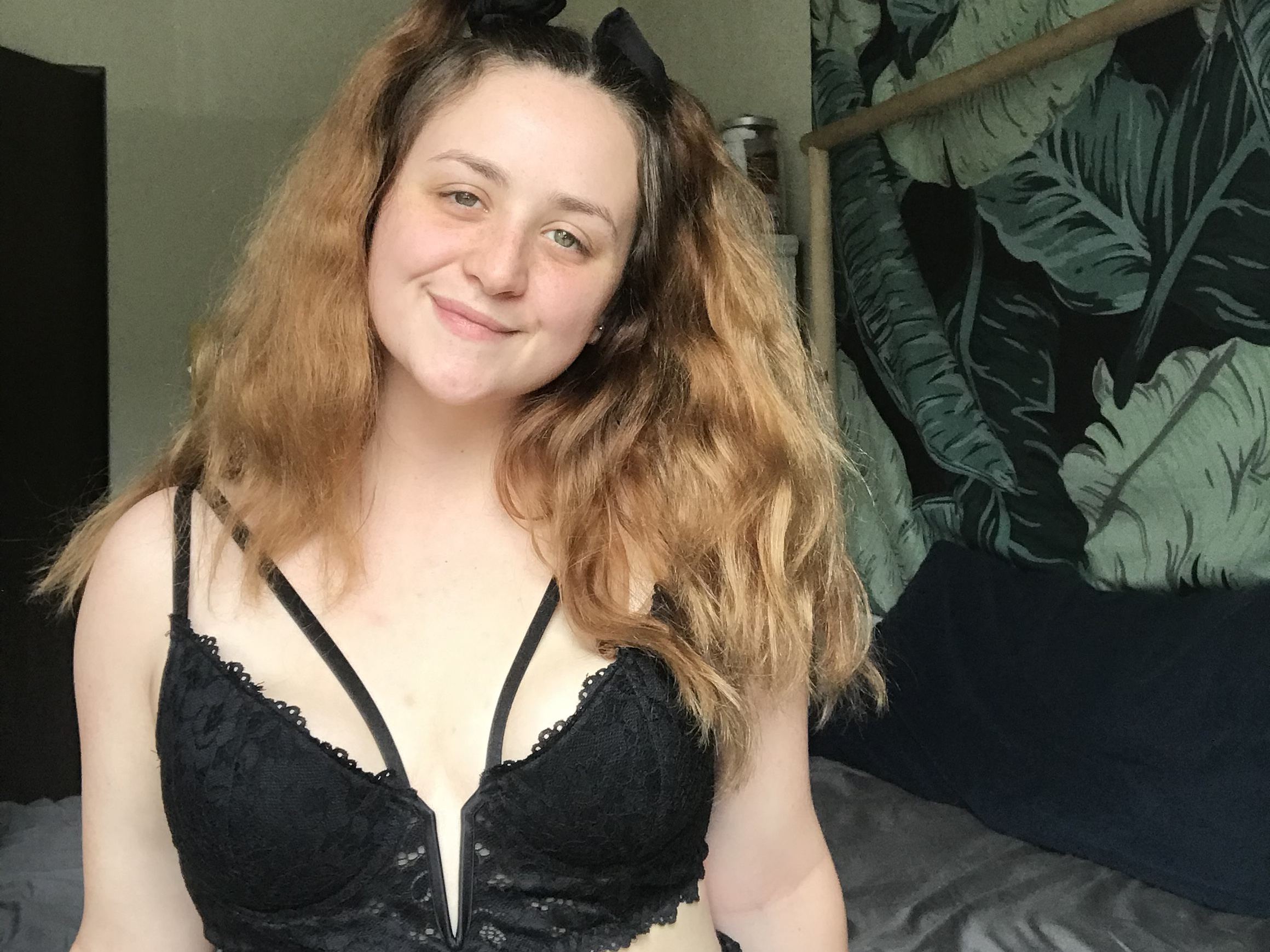 Image de profil du modèle de webcam Sativa_Rose