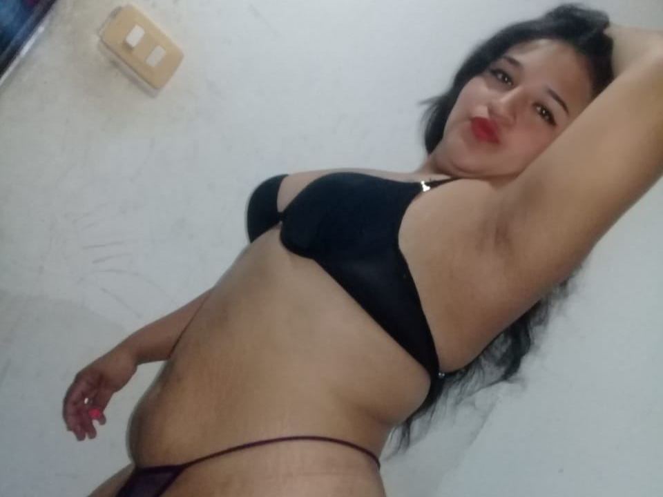 Imagen de perfil de modelo de cámara web de ElletraHot