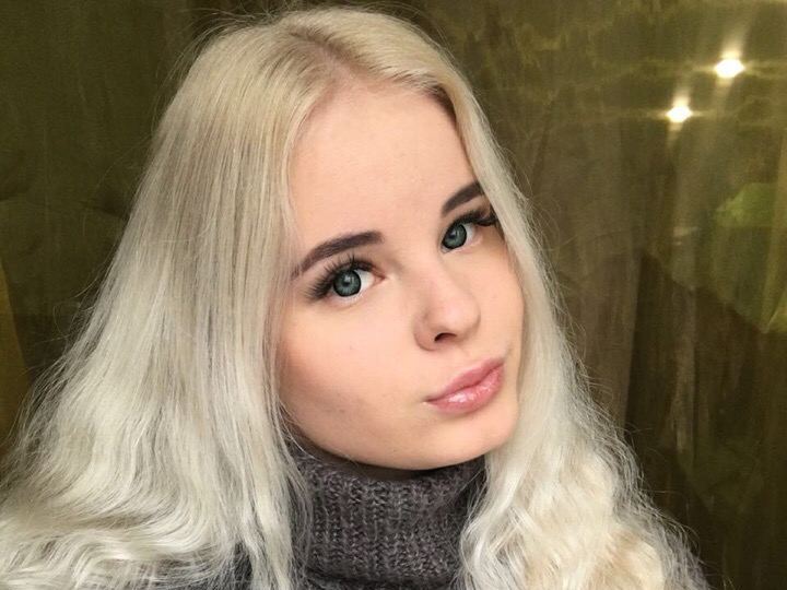 KristinaKiss_x profilbild på webbkameramodell 