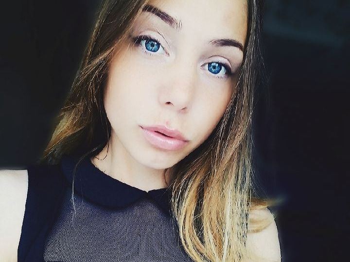 Alina_Croft profilbild på webbkameramodell 