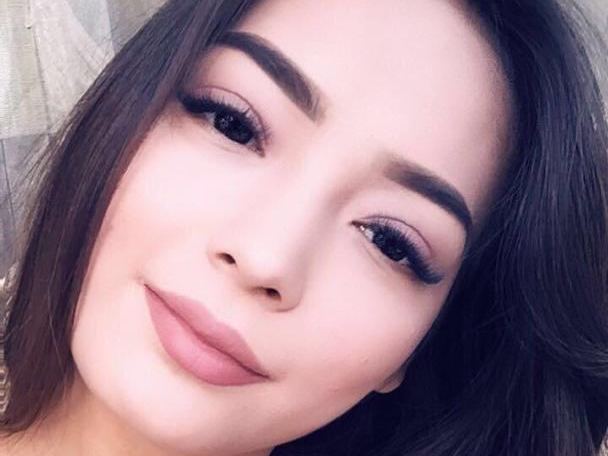 aidiyana profilbild på webbkameramodell 