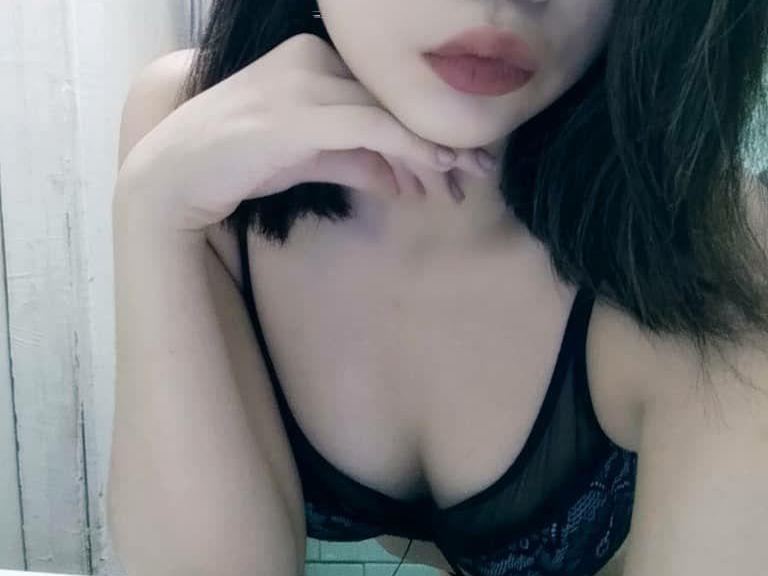 Imagen de perfil de modelo de cámara web de MInaYoung