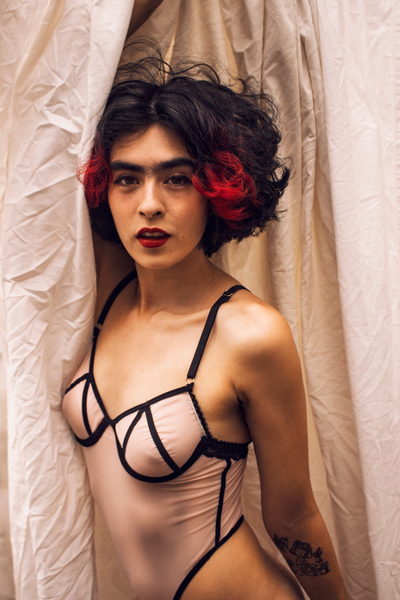 Performer OnlyFrida Photo 4