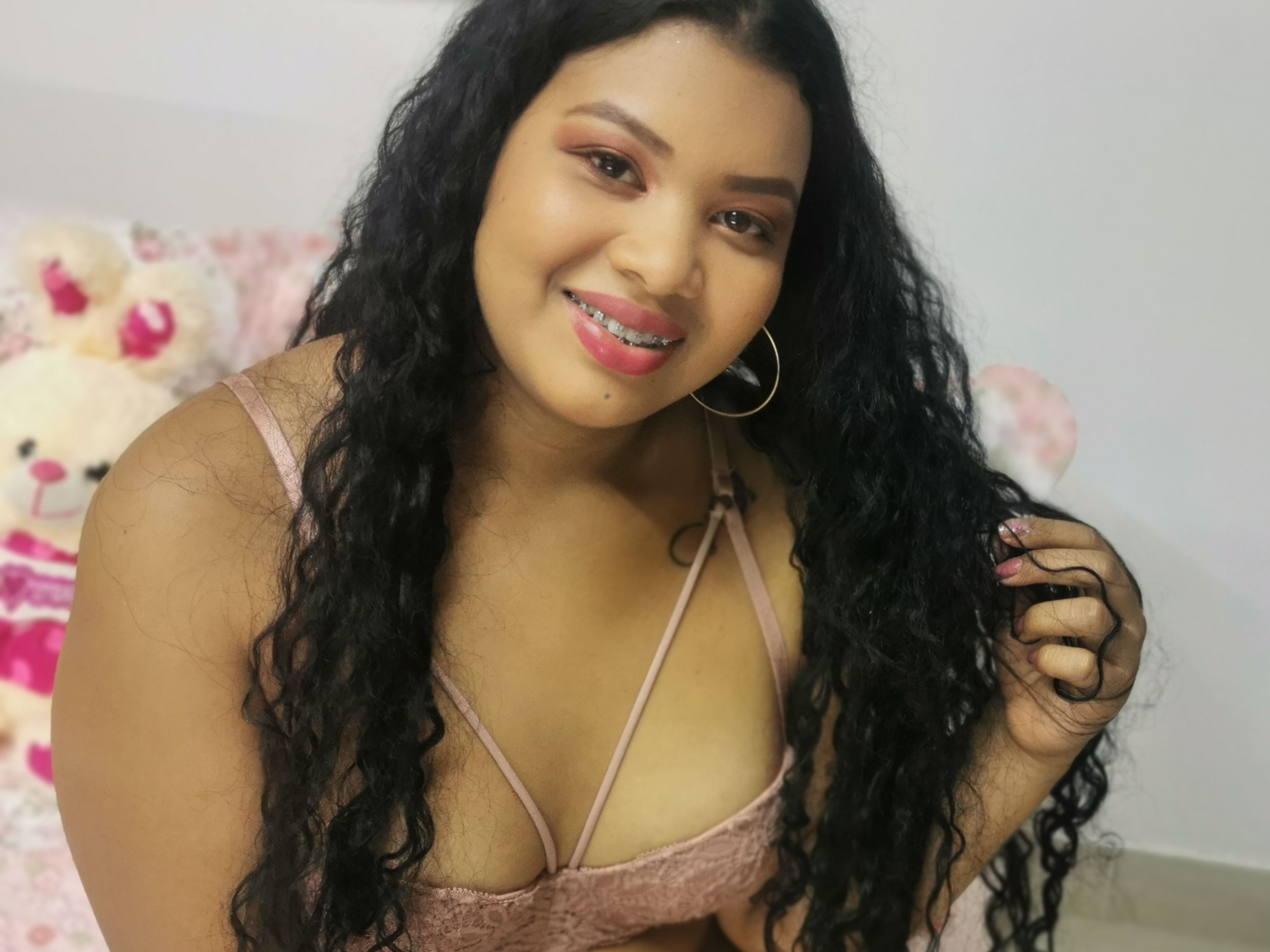 Imagen de perfil de modelo de cámara web de KhatyRuiz