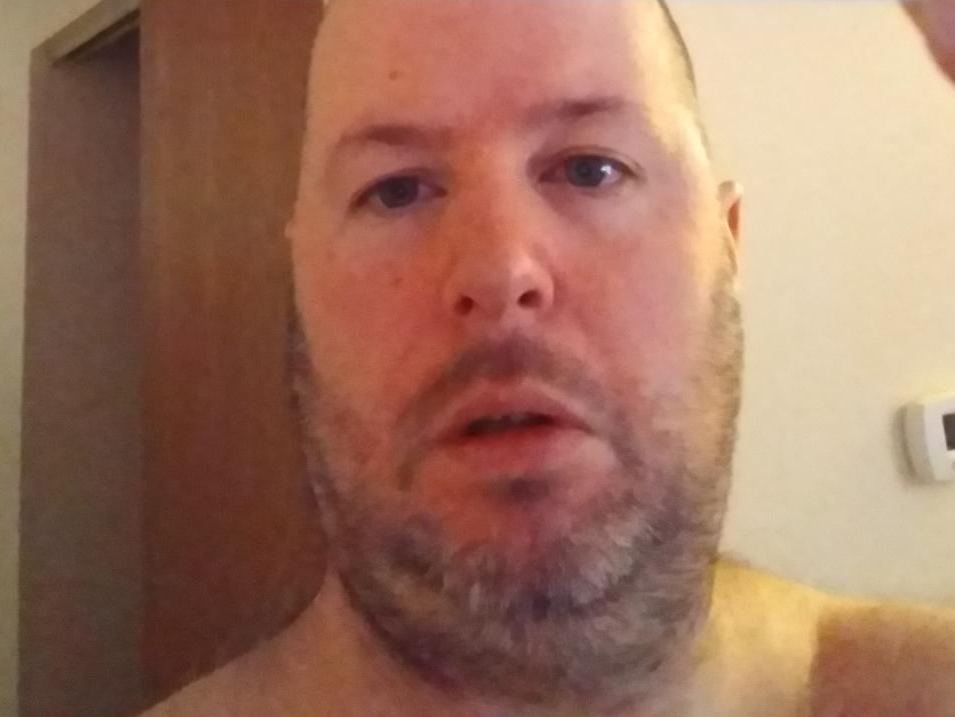 OnetoughB profilbild på webbkameramodell 