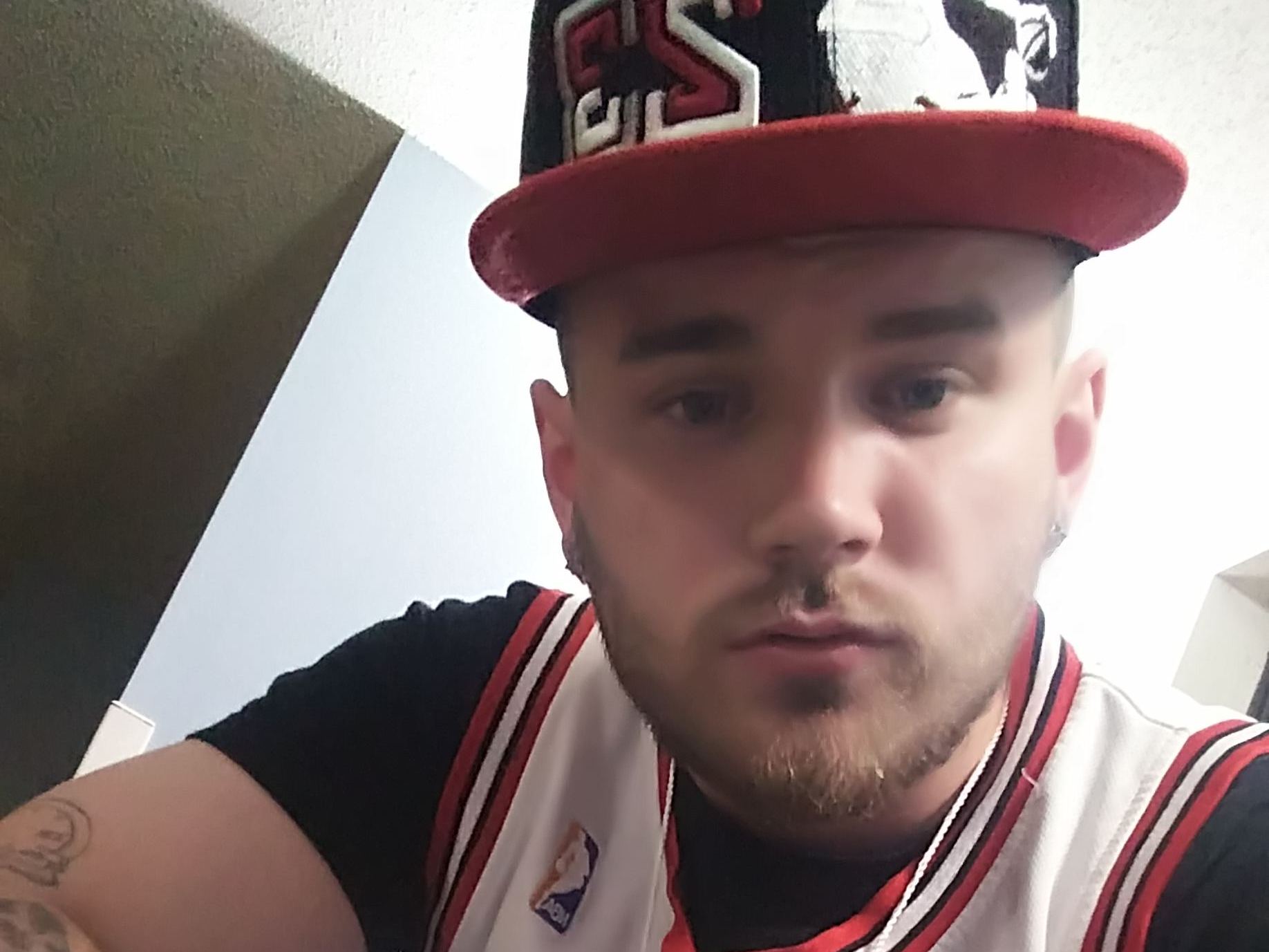 AmbitionHunter23 cam model profile picture 