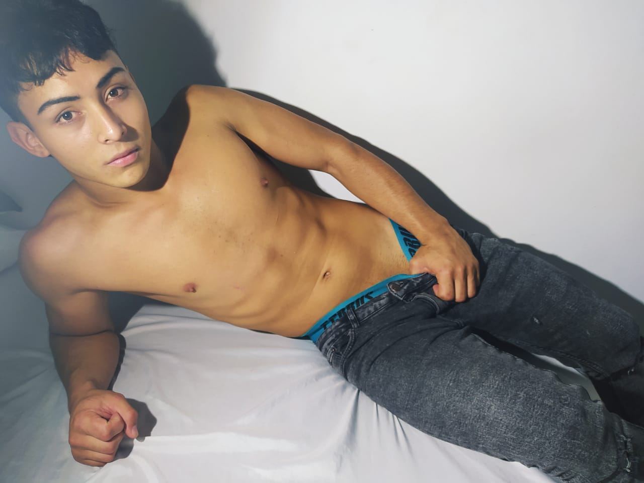 Imagen de perfil de modelo de cámara web de bare_boy