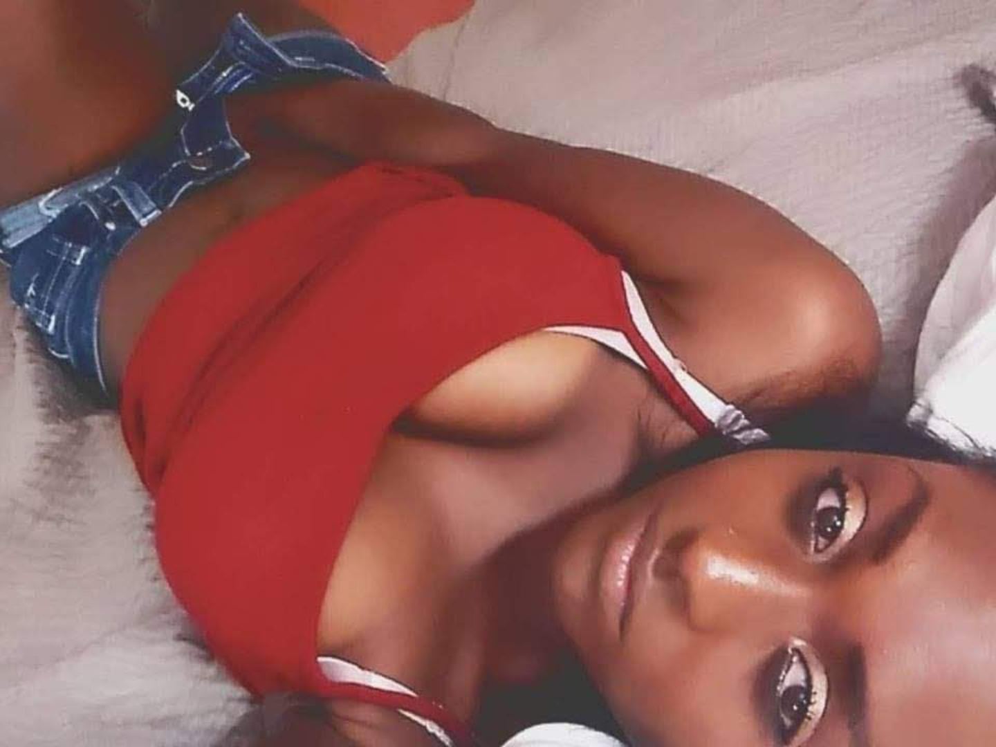 Imagen de perfil de modelo de cámara web de IzaIzabella