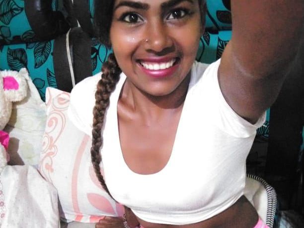 littleanniesubm cam model profile picture 
