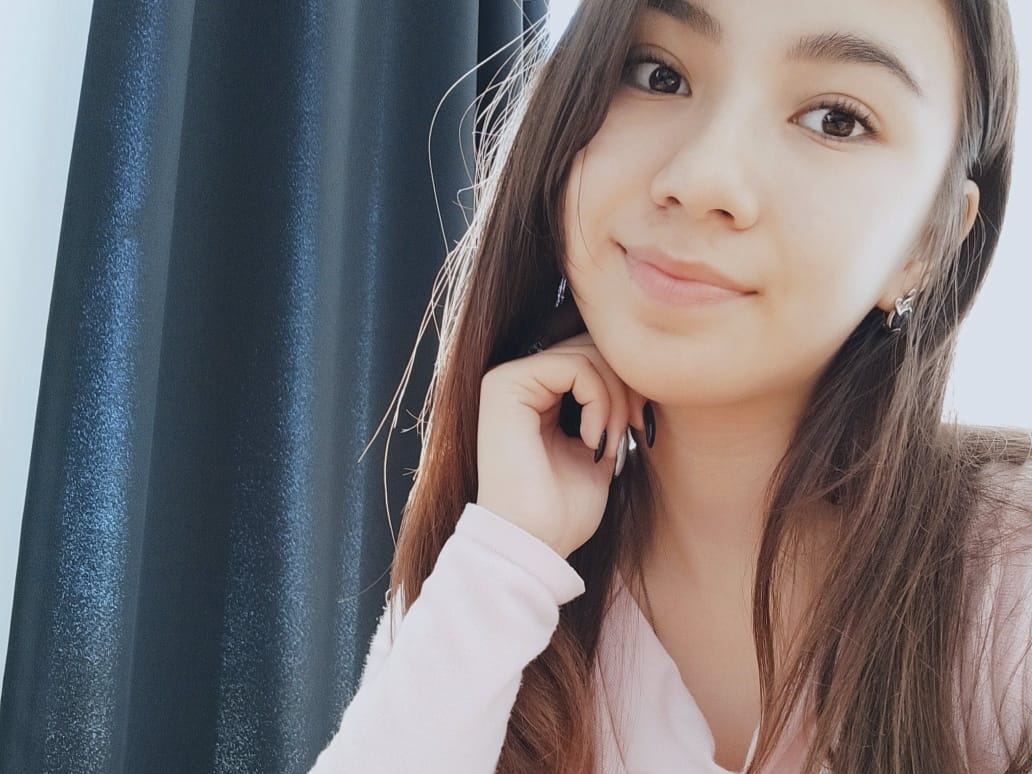 Double_Asian profilbild på webbkameramodell 