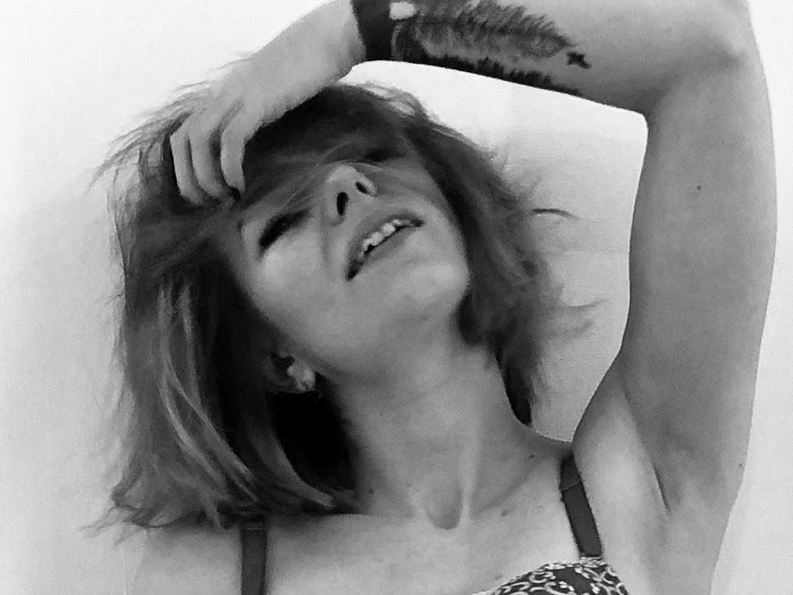 Imagen de perfil de modelo de cámara web de Mad_Ana