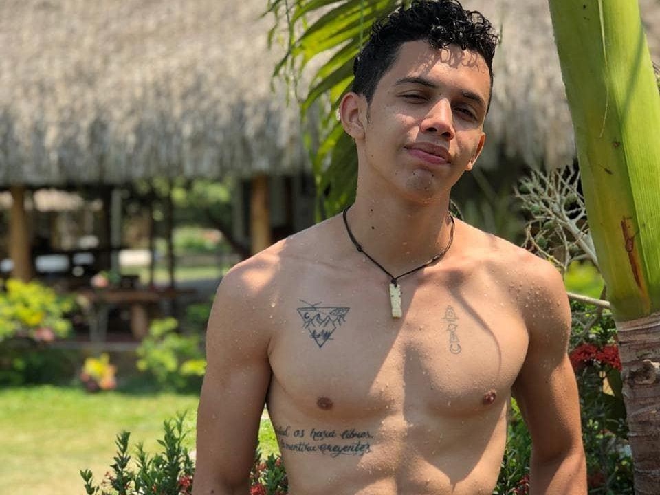 tattoo_naughtyx profilbild på webbkameramodell 