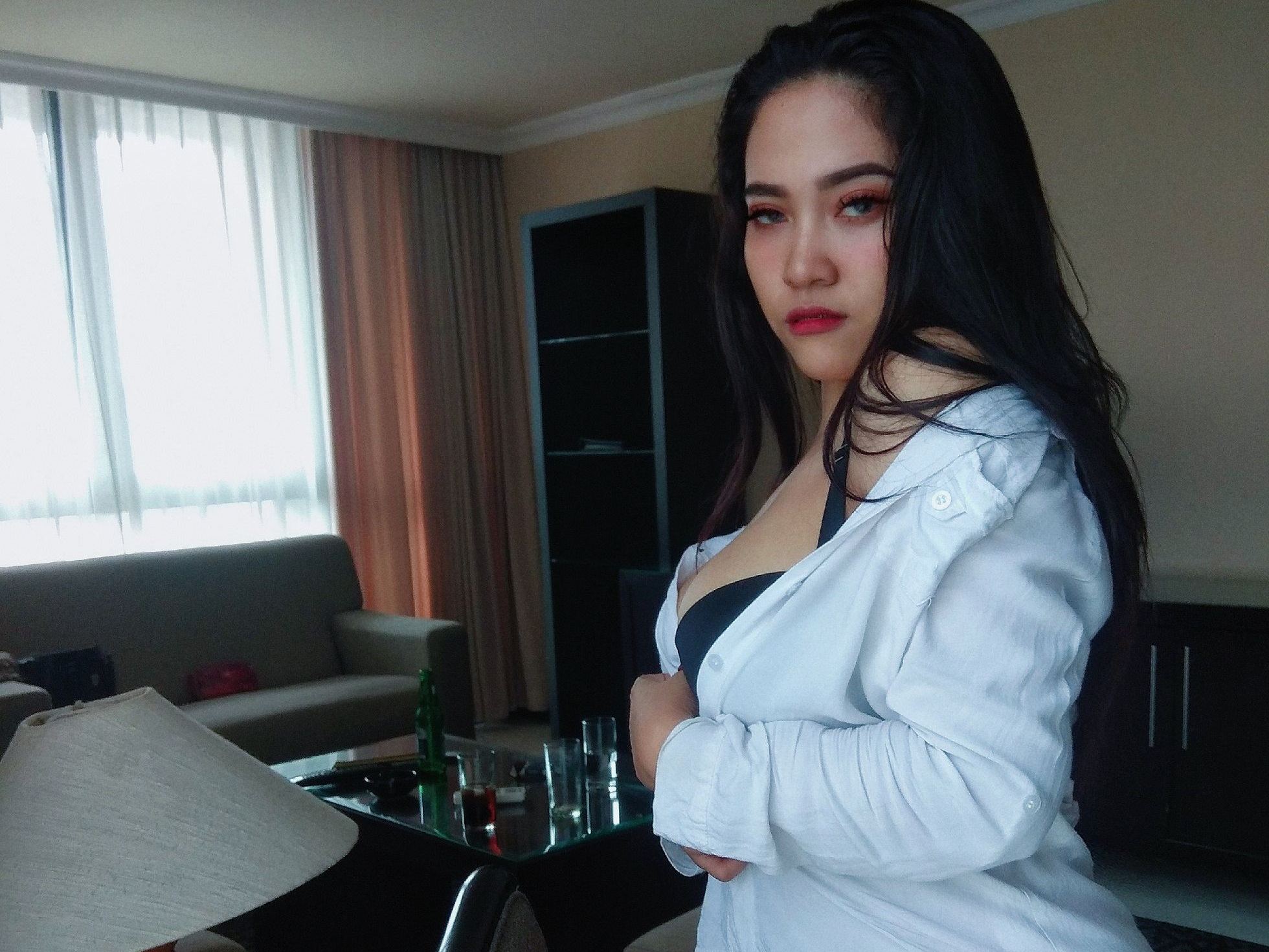 MissRevaa immagine del profilo del modello di cam