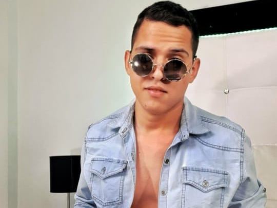 Brahiannziza immagine del profilo del modello di cam