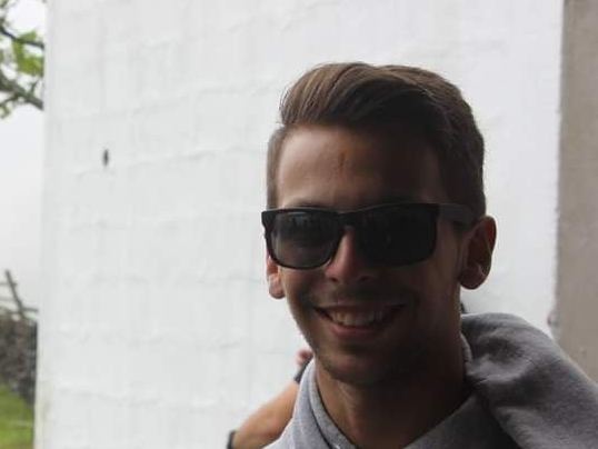 Image de profil du modèle de webcam Hugeptdick