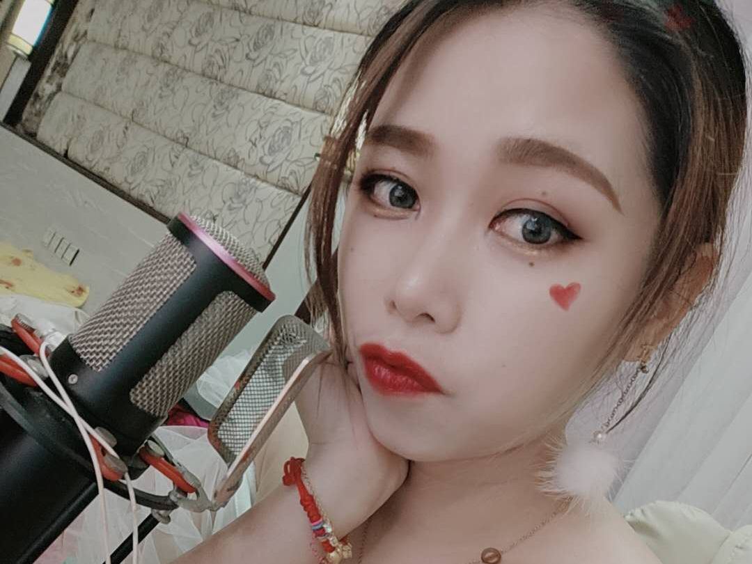 Lonelyxil cam model profile picture 