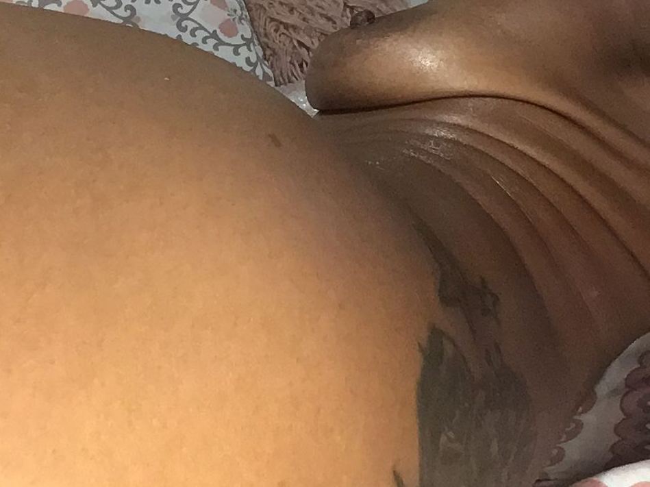 SelfMadeButtaPea profilbild på webbkameramodell 
