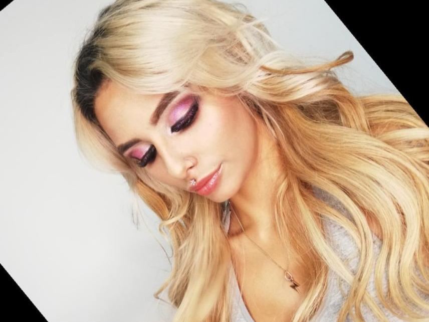 Image de profil du modèle de webcam MiaaDecker