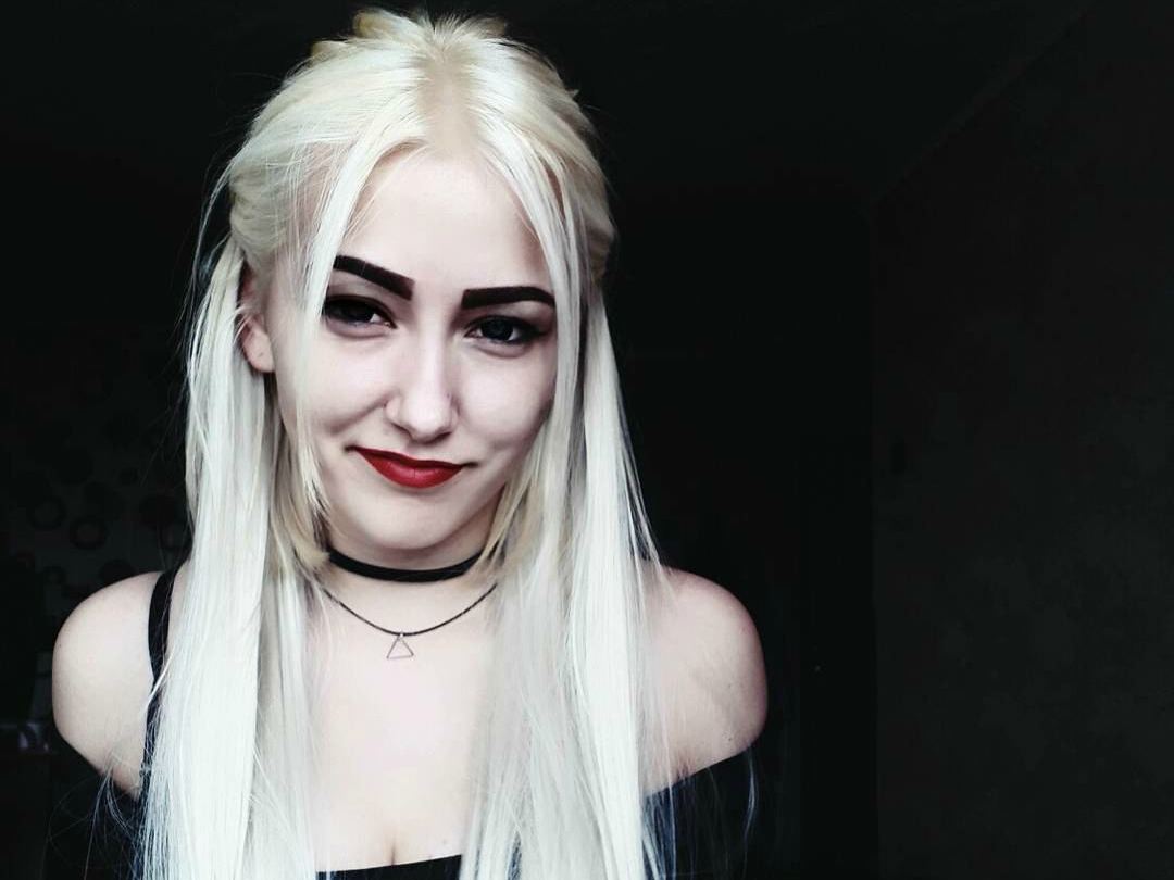 RoxyHotNow cam model profile picture 