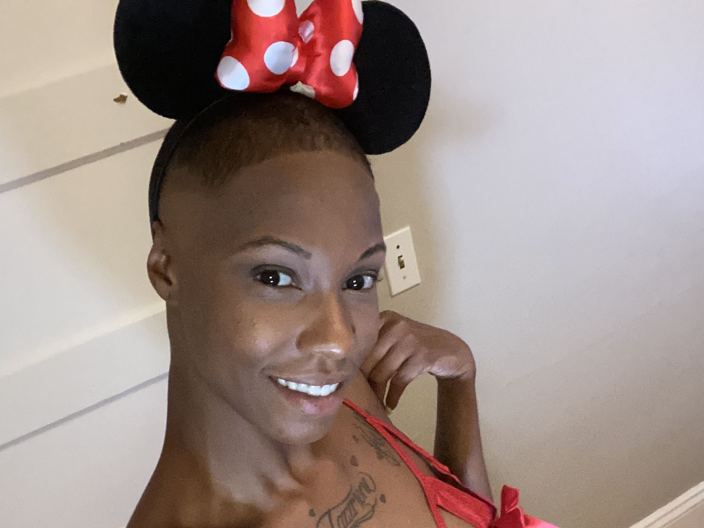 Imagen de perfil de modelo de cámara web de BarbieCharlie