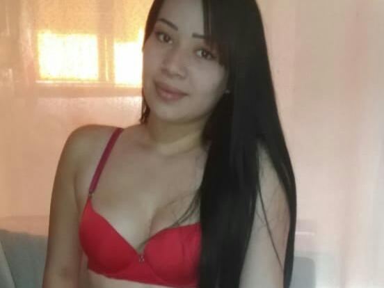 Imagen de perfil de modelo de cámara web de kiaraa_gomez