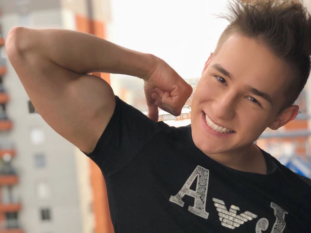 Andrewnolimitss cam model profile picture 
