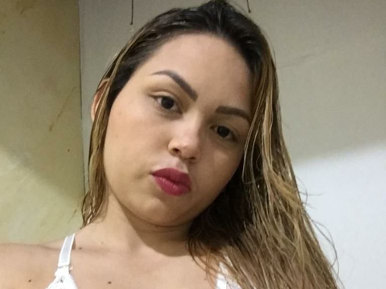 claudiasinms profilbild på webbkameramodell 