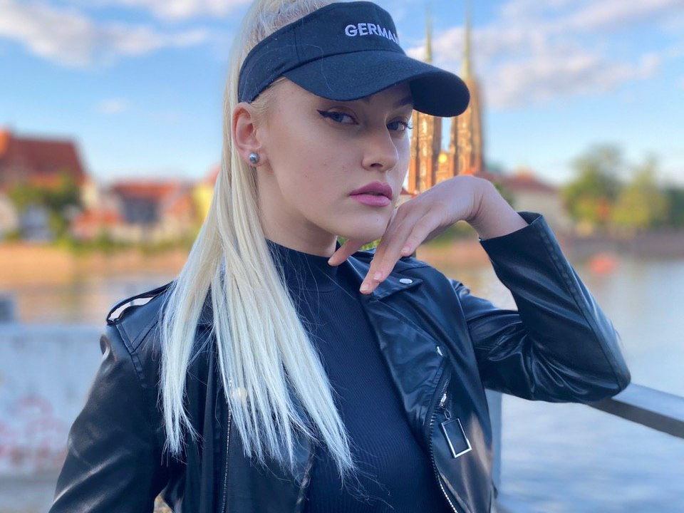 Imagen de perfil de modelo de cámara web de SimonaGold