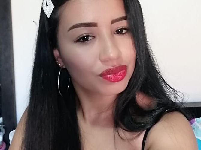 Imagen de perfil de modelo de cámara web de Scarlette_B