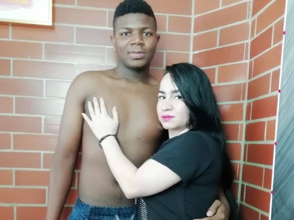 Imagen de perfil de modelo de cámara web de CoupleHotNau