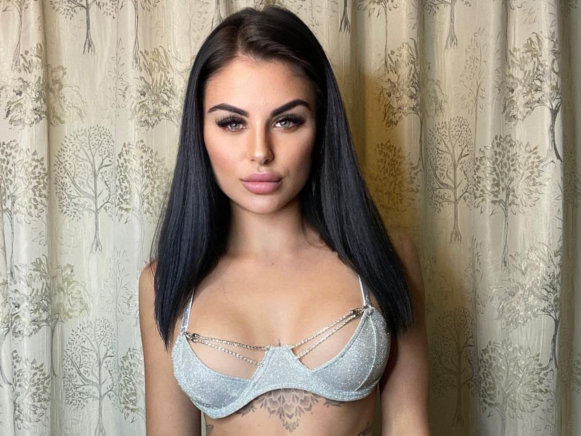 Image de profil du modèle de webcam IzzyBelleBabestation