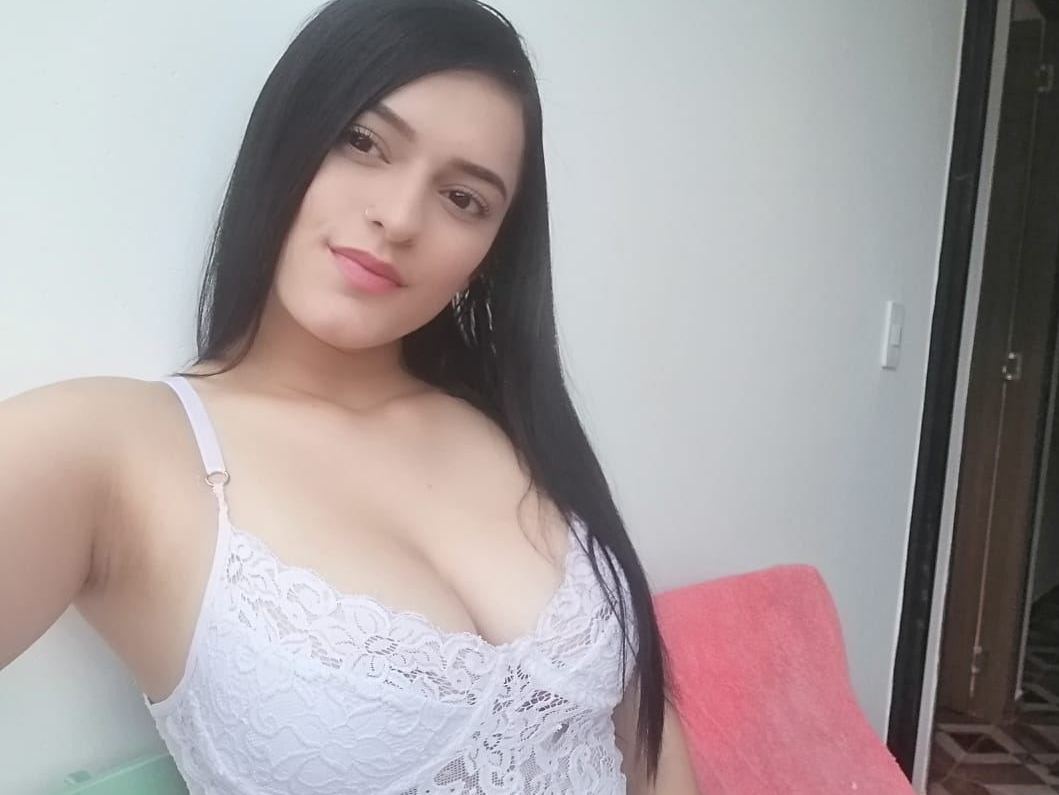 nina_clousse Profilbild des Cam-Modells 