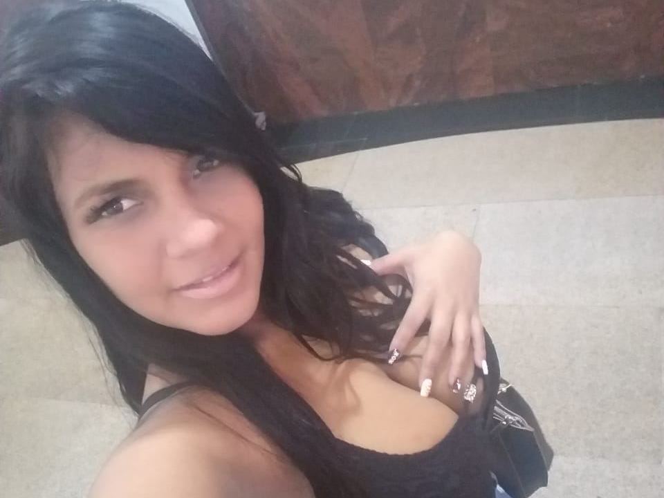 Imagen de perfil de modelo de cámara web de caylinshantal