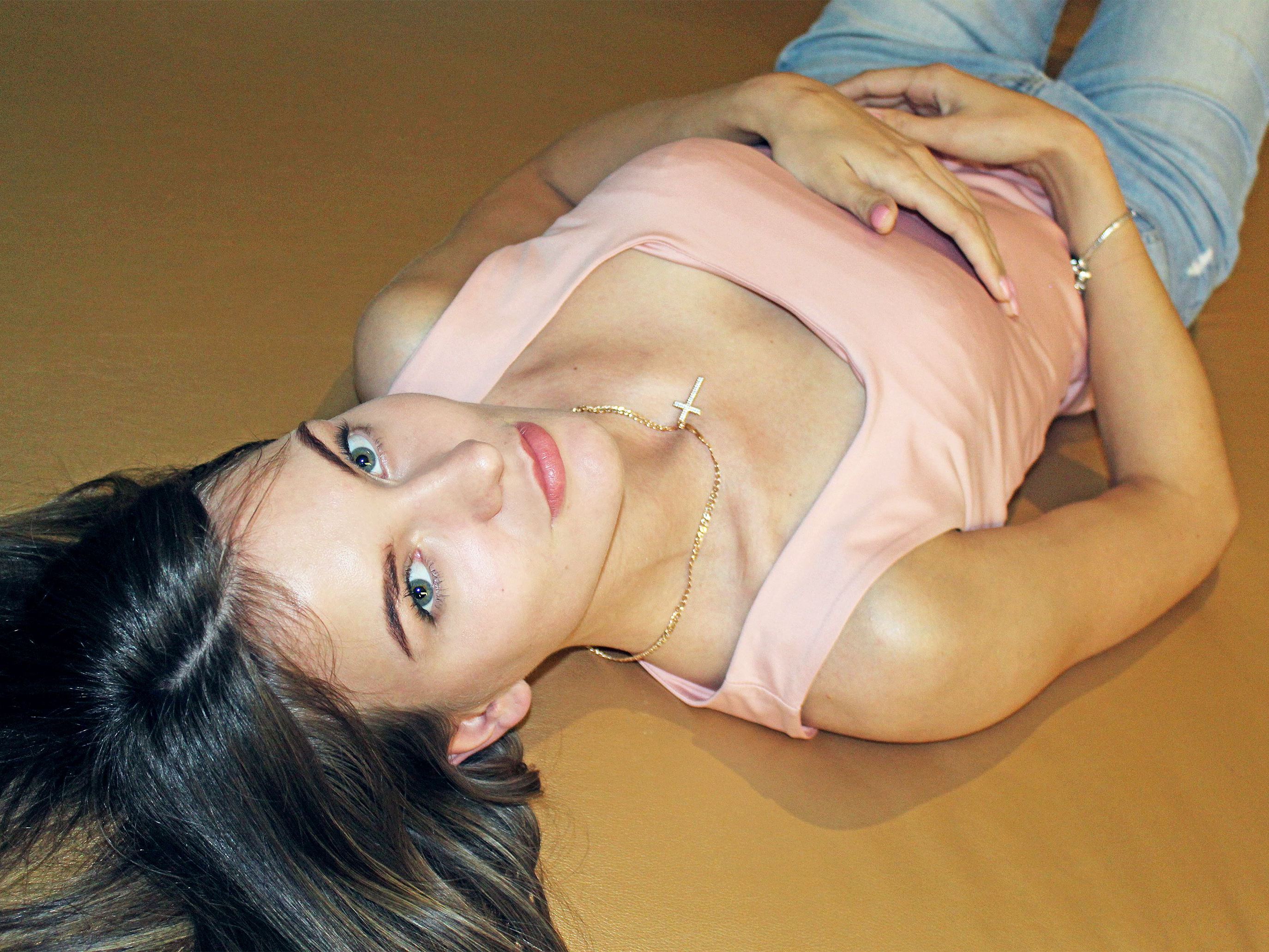 Image de profil du modèle de webcam MiranaSwear