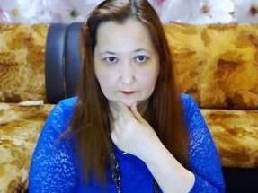 brunett profielfoto van cam model 