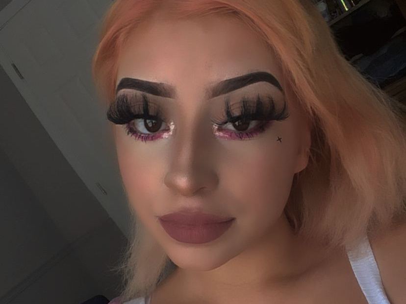 Imagen de perfil de modelo de cámara web de Luxxxylane