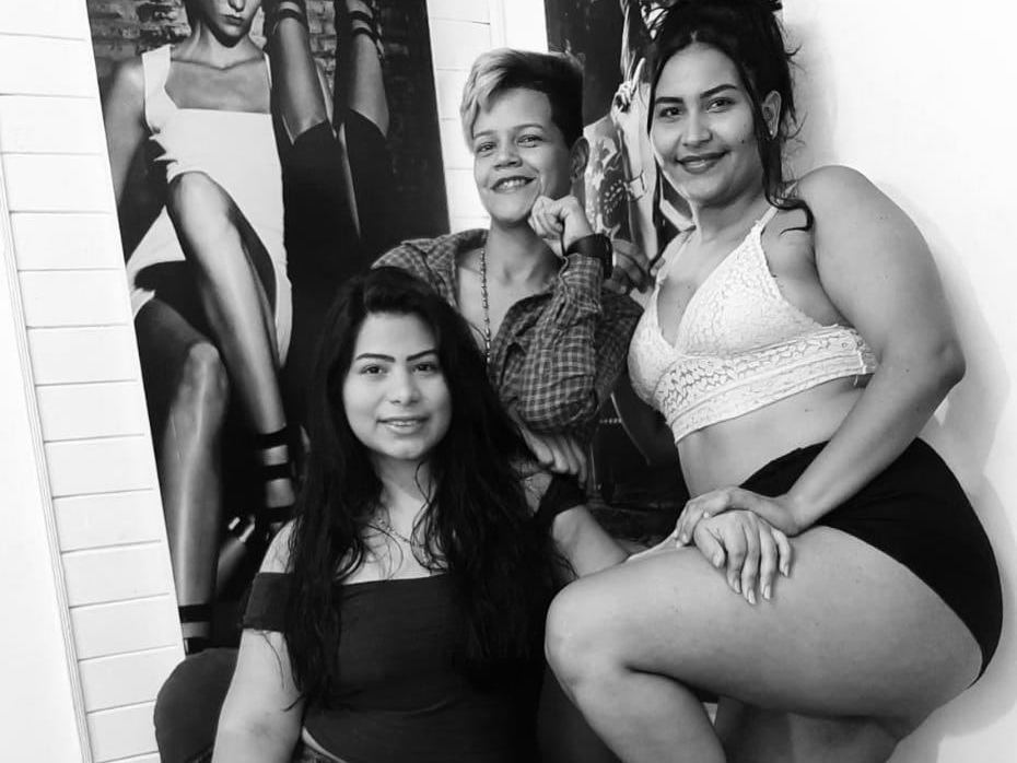 Profilbilde av hot_girls_threesome webkamera modell
